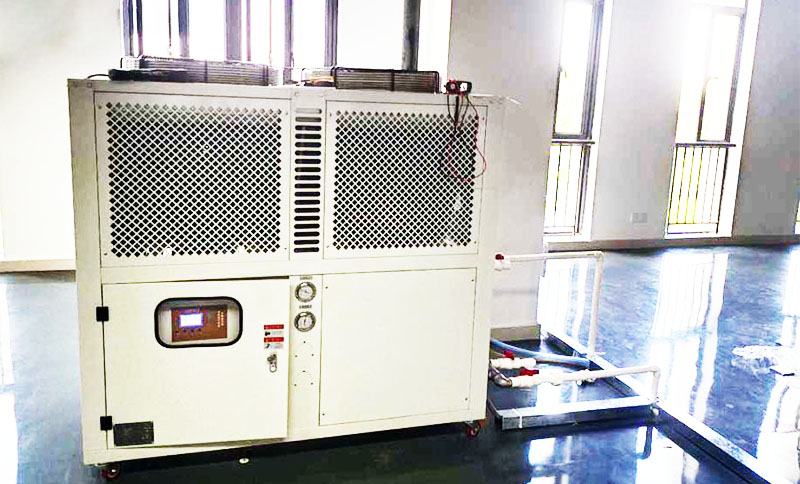 模具、吹塑、行業(yè)冷卻用箱體式冷水機(jī)